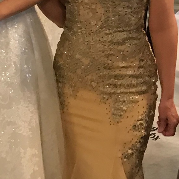 Clarrise evening gown - Picture 2 of 5